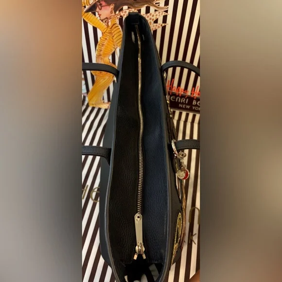 HENRI BENDEL MILITARY Zippered Tote Gold/Red Embroidered Patches & Lipstick Fob💄 - Picture 12 of 16